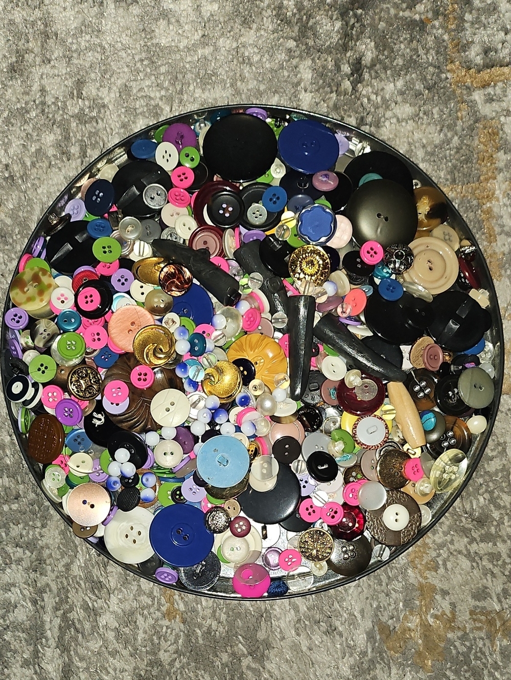 🟢 Crafters Bundle Of Mixed Assorted Buttons Colorful Craft Supply